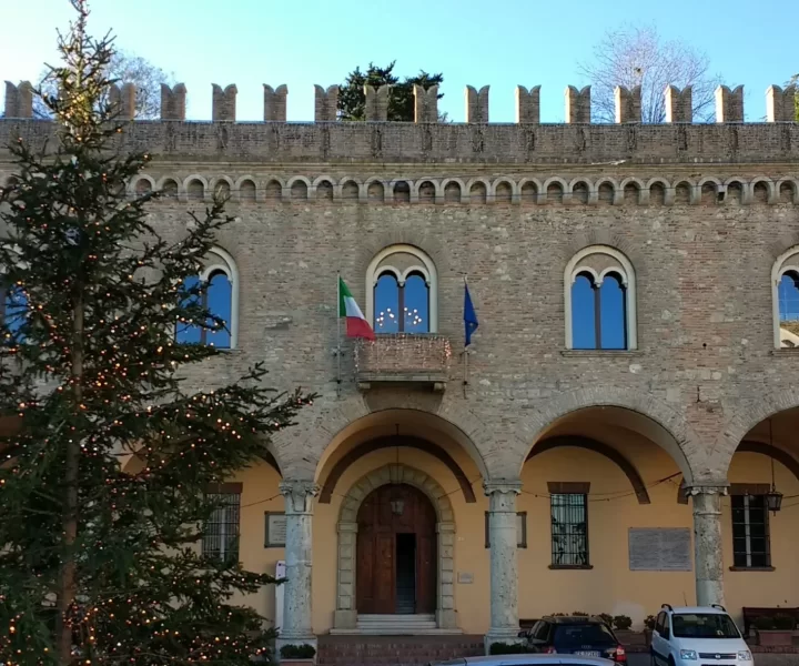 A sede da prefeitura de Bertinoro possui arquitetura datada do século XIV.