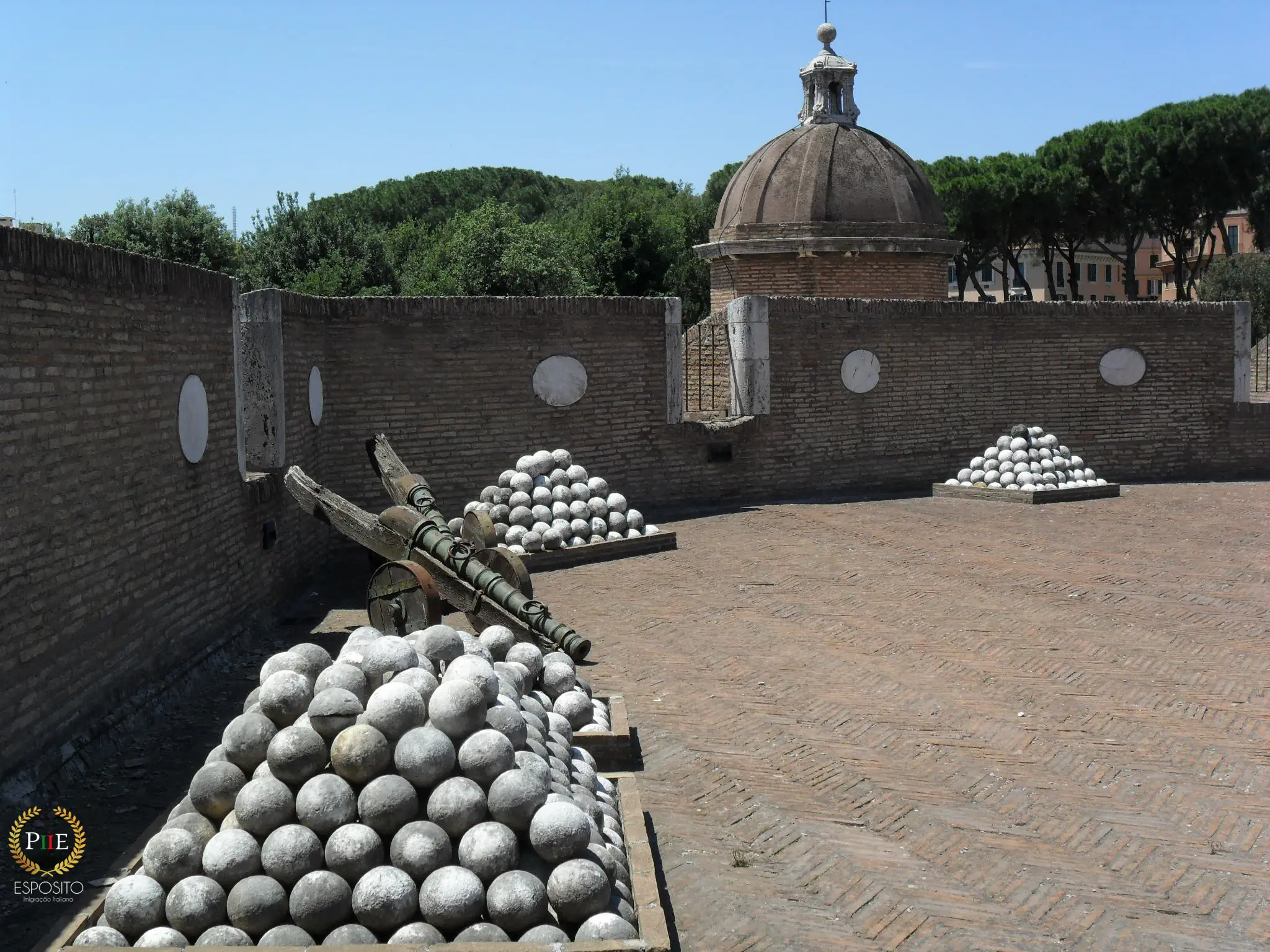 Castelo Sant Angelo - Artilharia em Travertino (Roma - Itália)