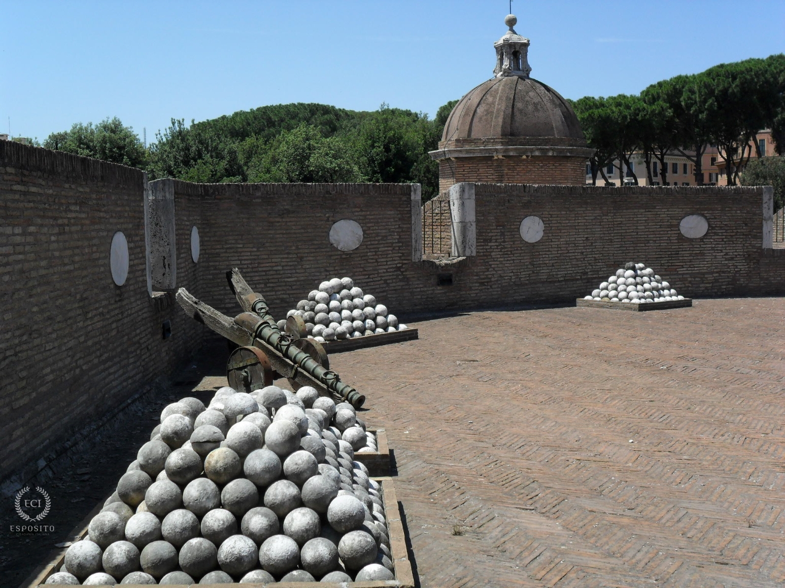 Castelo Sant Angelo - Artilharia em Travertino (Roma - Itália)